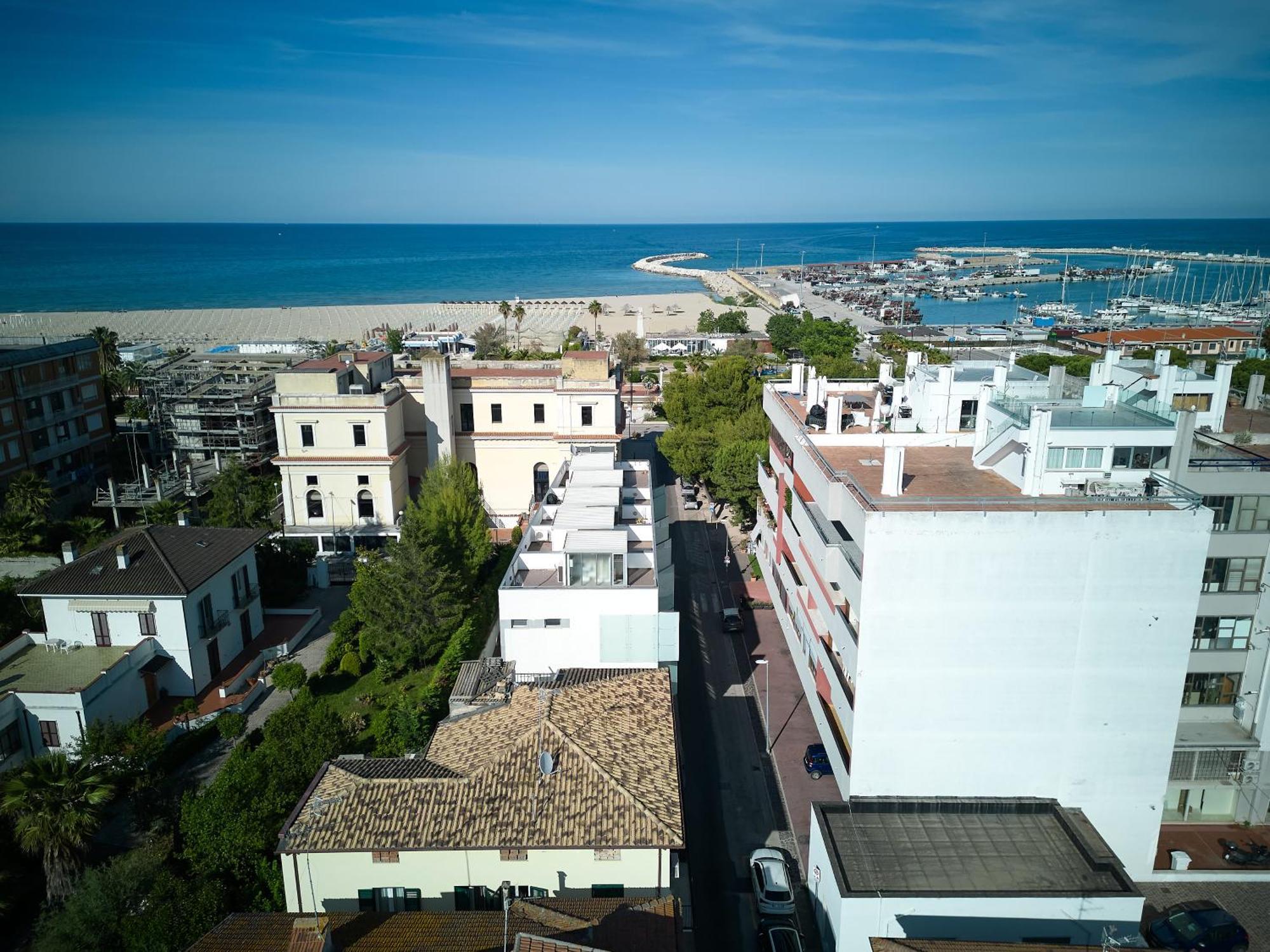 B&B Amare - Il Battito Del Mare A Due Passi Giulianova Exterior photo